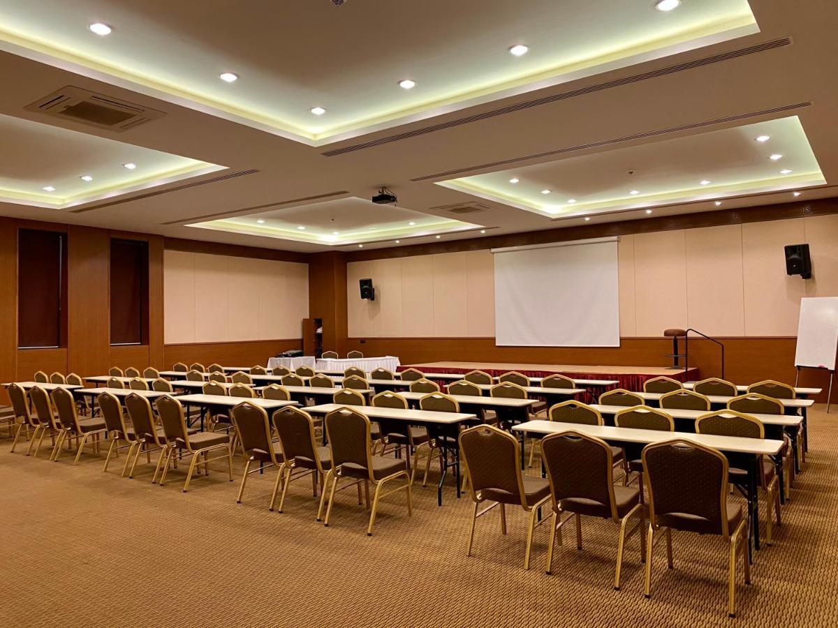 佩里西亚会议酒店 于尔居普 外观 照片